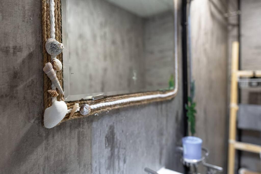 Căn hộ 2 Bedroom Industrial In Saigon