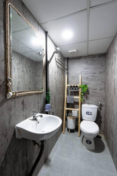 Căn hộ 2 Bedroom Industrial In Saigon